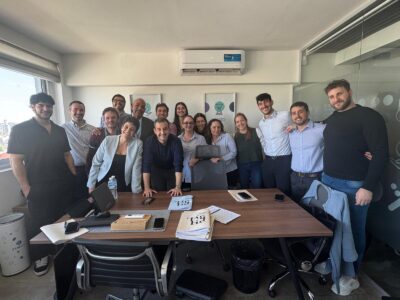 Agen-picture around table